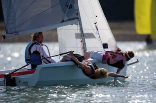  Vela ligera en la costa de Sussex 